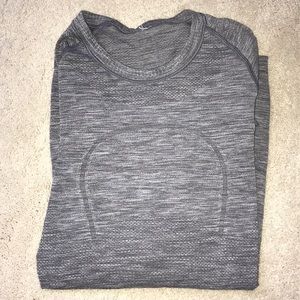 Grey long sleeve lulu lemon top.